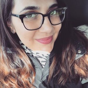 Meet your Posher, Divina